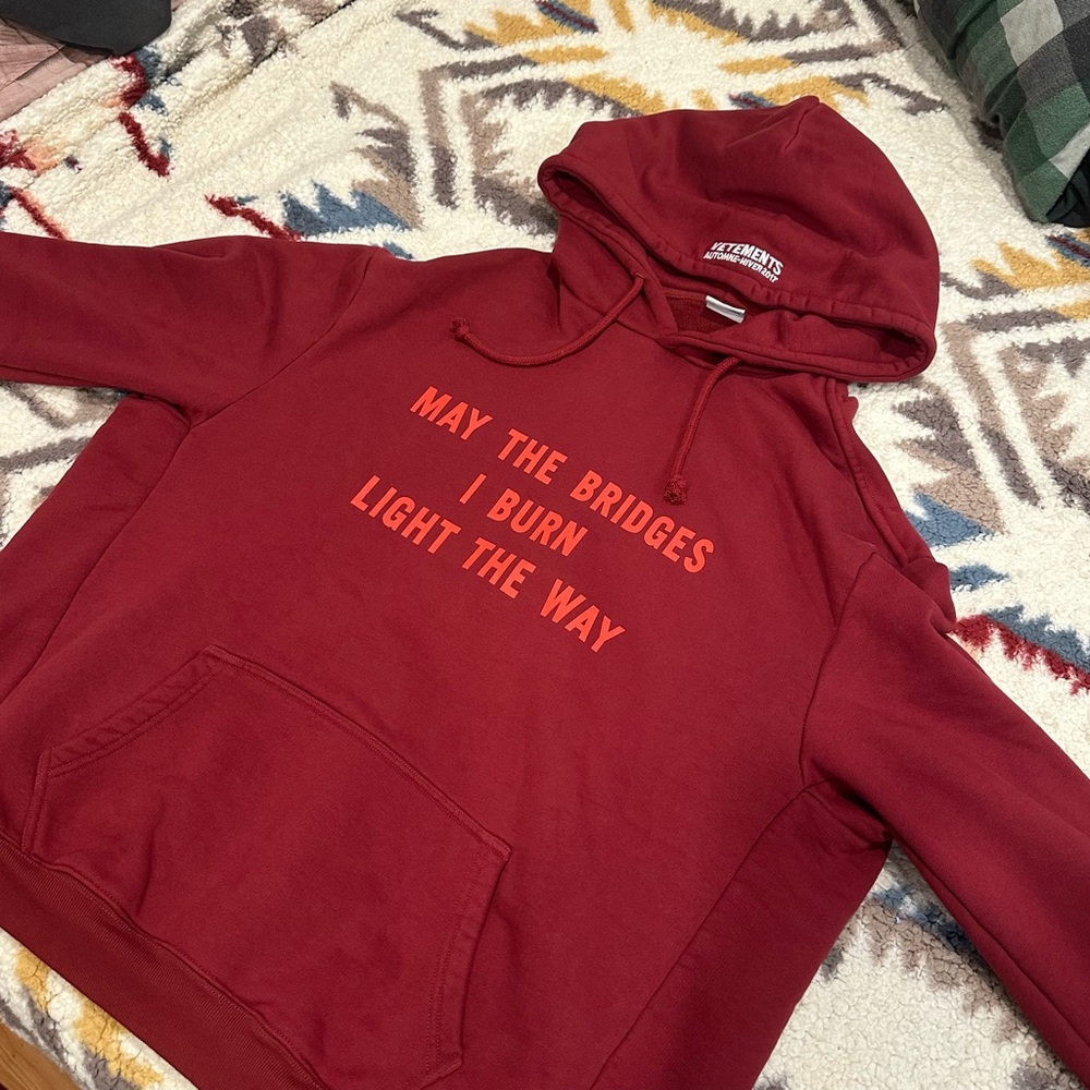 VÊTEMENTS may the bridges I burn light the way Burgundy and red hoodie